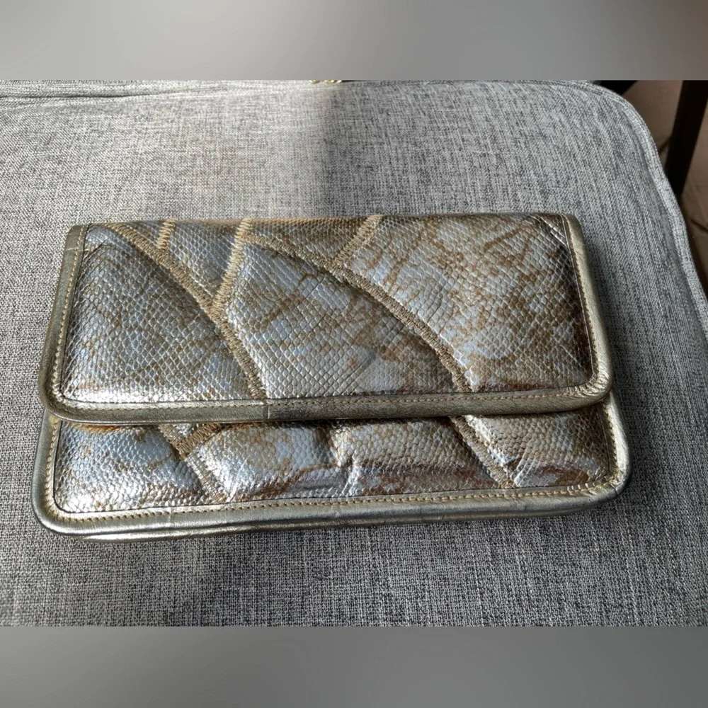 Bags by Varon vtg 70’s metallic quilted eelskin silver gold shimmer clutch